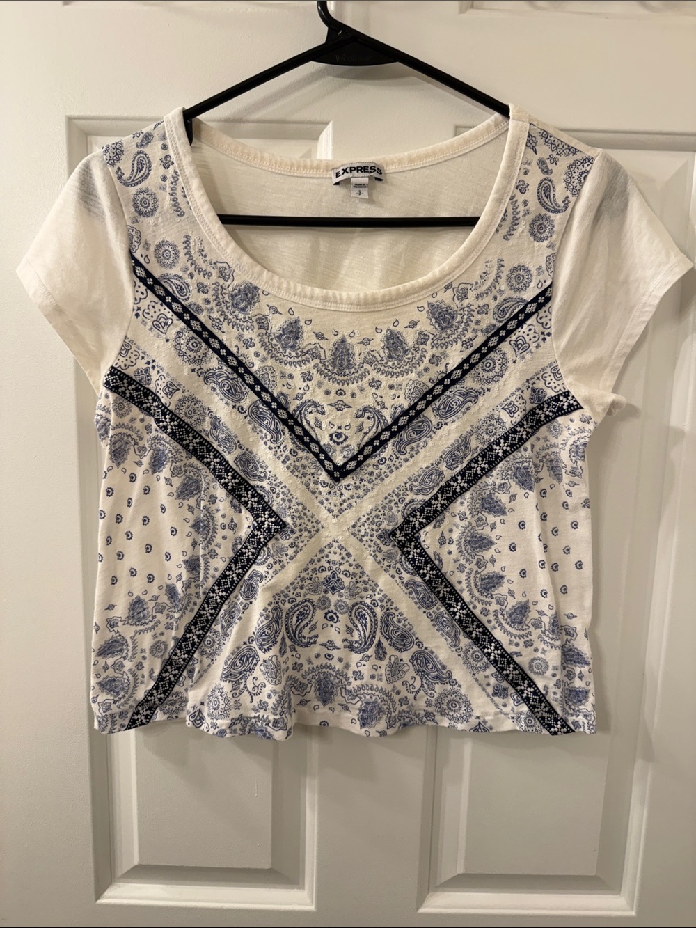 Express White Scoop Neck Crop Top with Blue Paisley Print